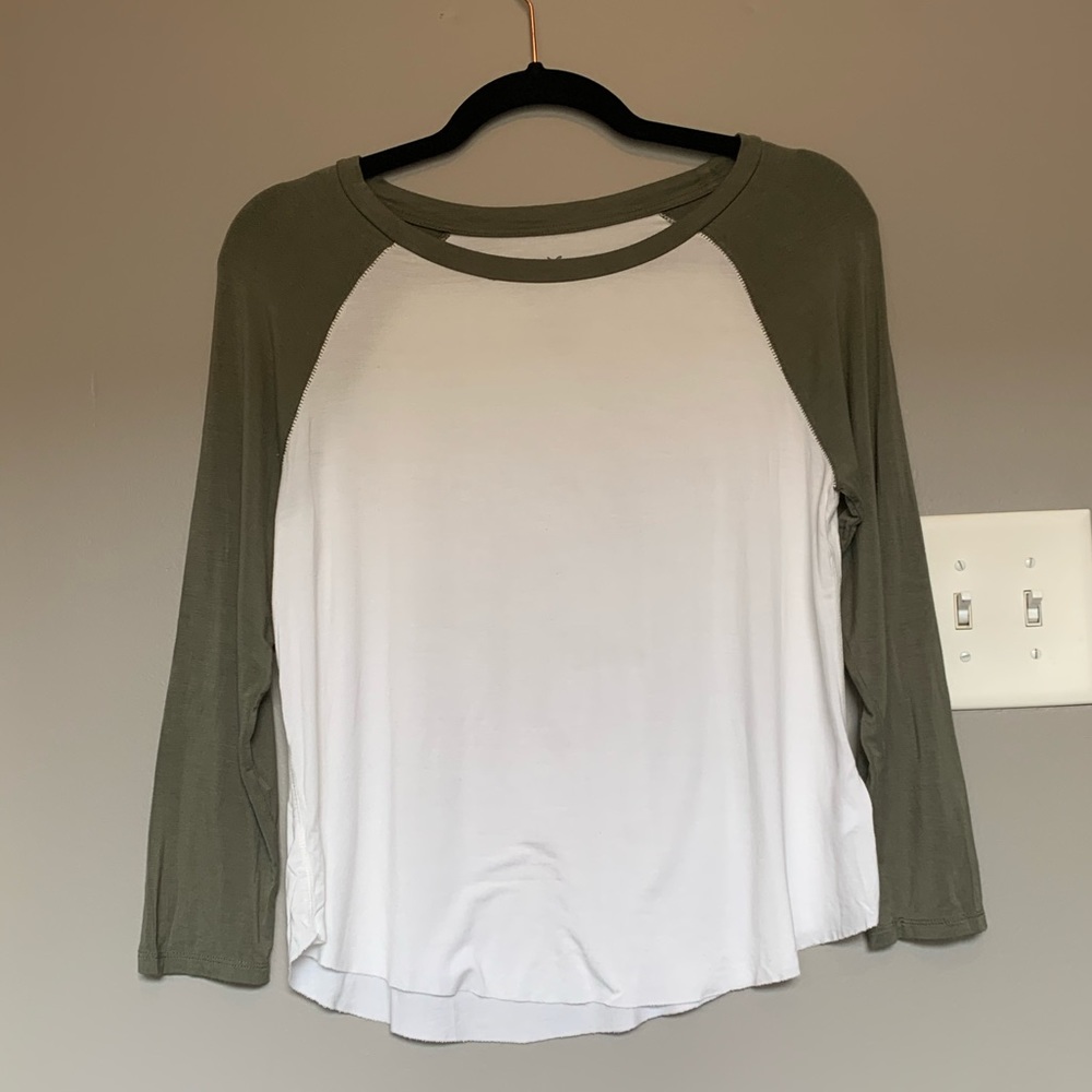 American Eagle Off-white/Olive Baseball Tee -Small